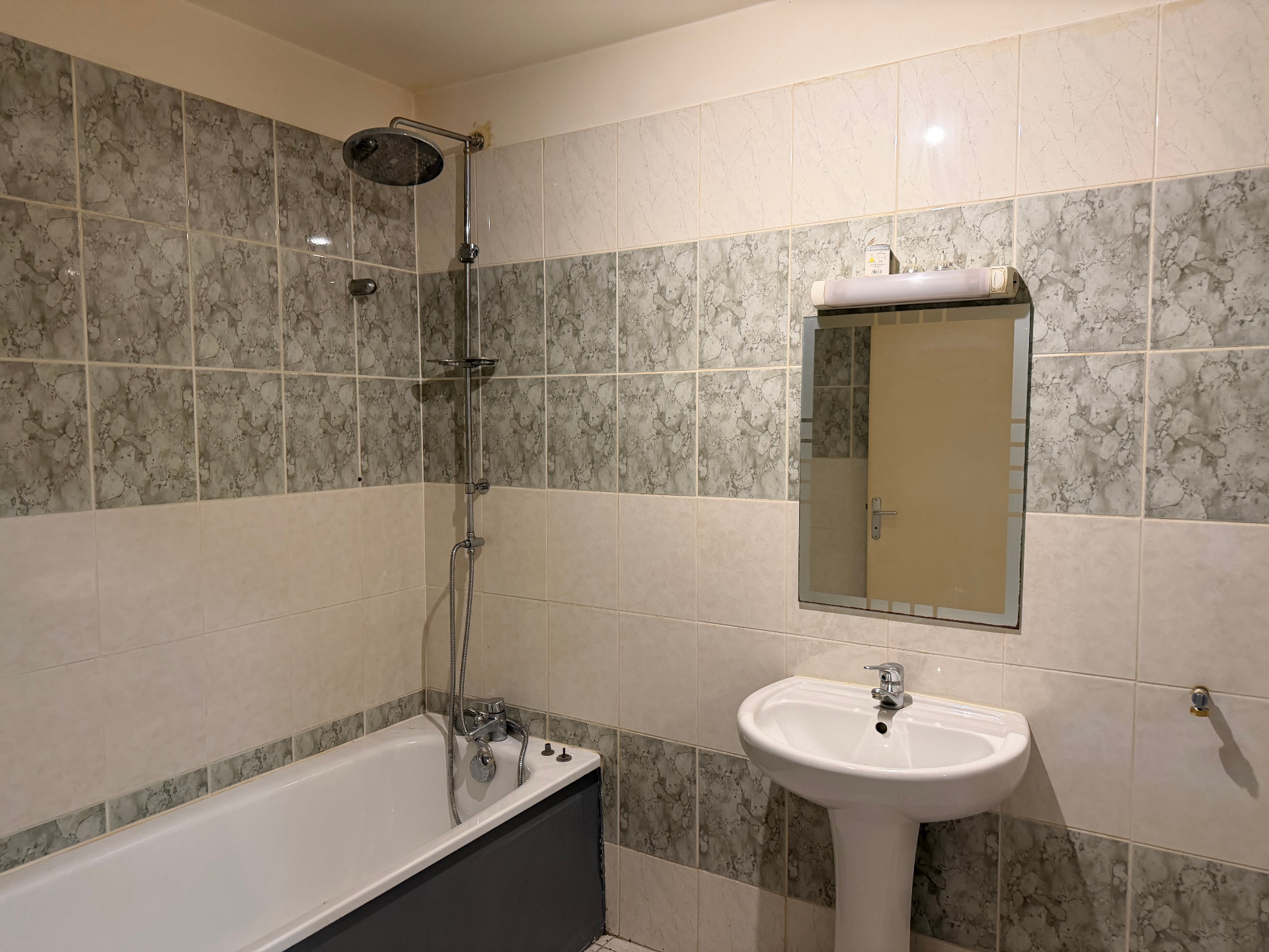Appartement T3 de 68 m² à rénover — existant — photo 6